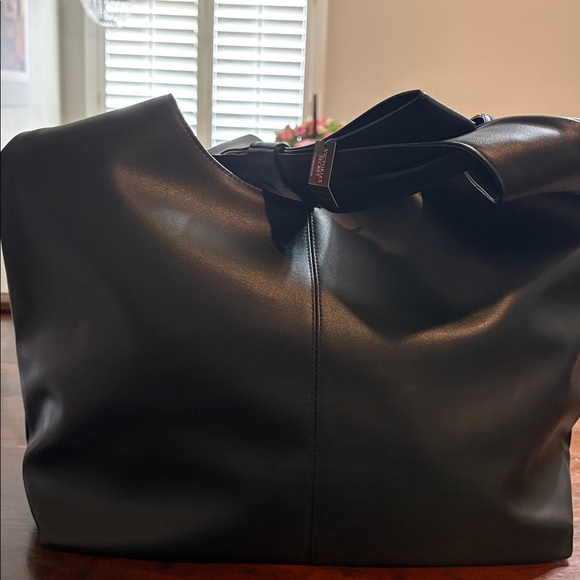 VICTORIA’S SECRET Slouchy Tote Bag w/Bow Detail - Picture 4 of 12